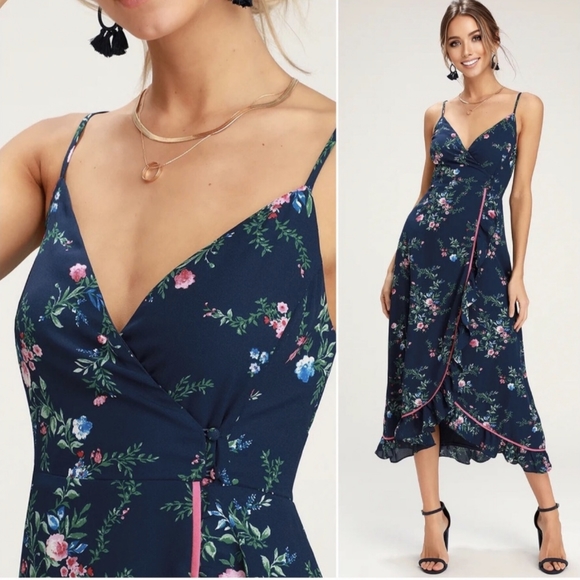 Romantic Mid-length Wrap Dress with a Pretty Navy Floral Print - Picture 5 of 5